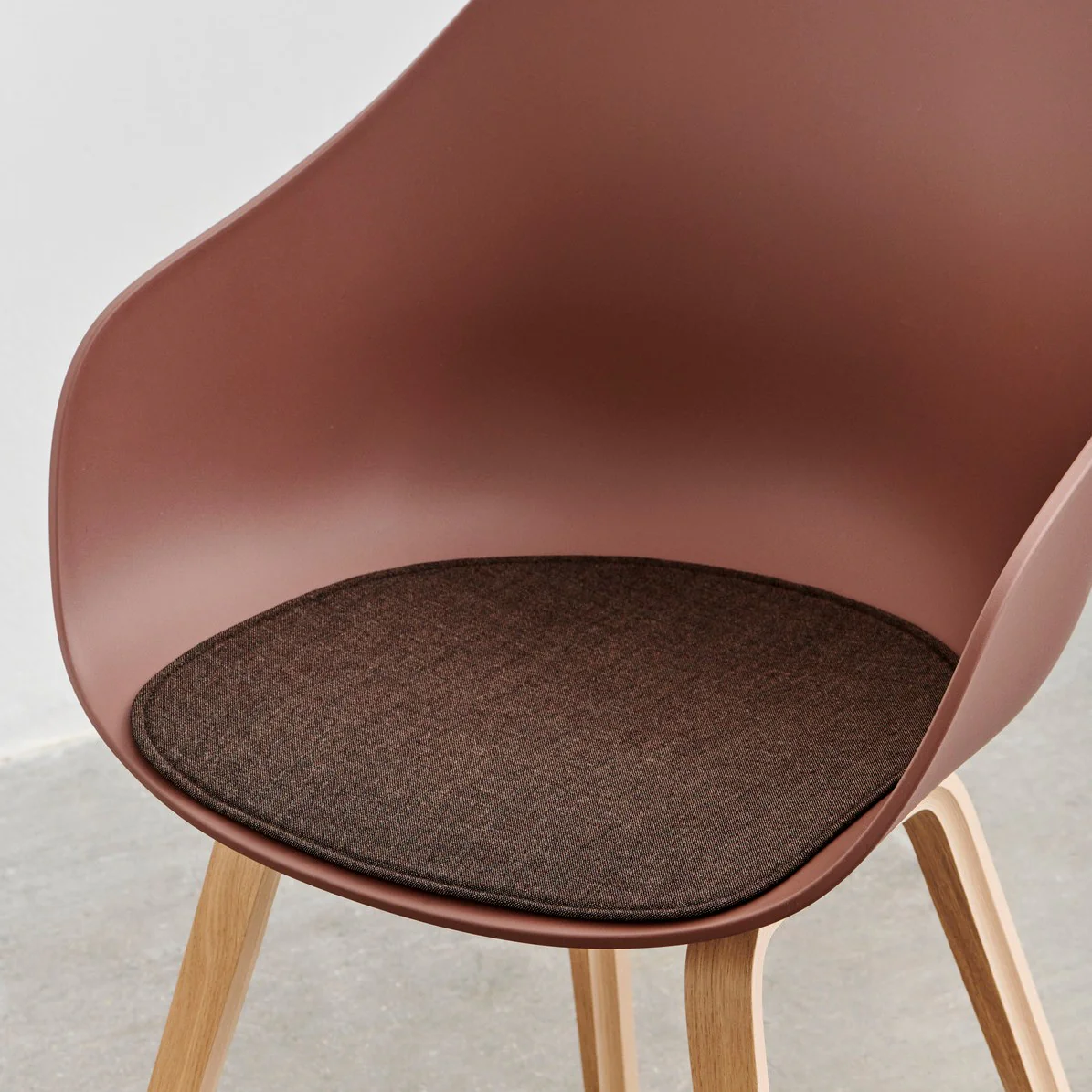 About A Chair AAC22 -Seat Cushion Oak V2 - Image 2