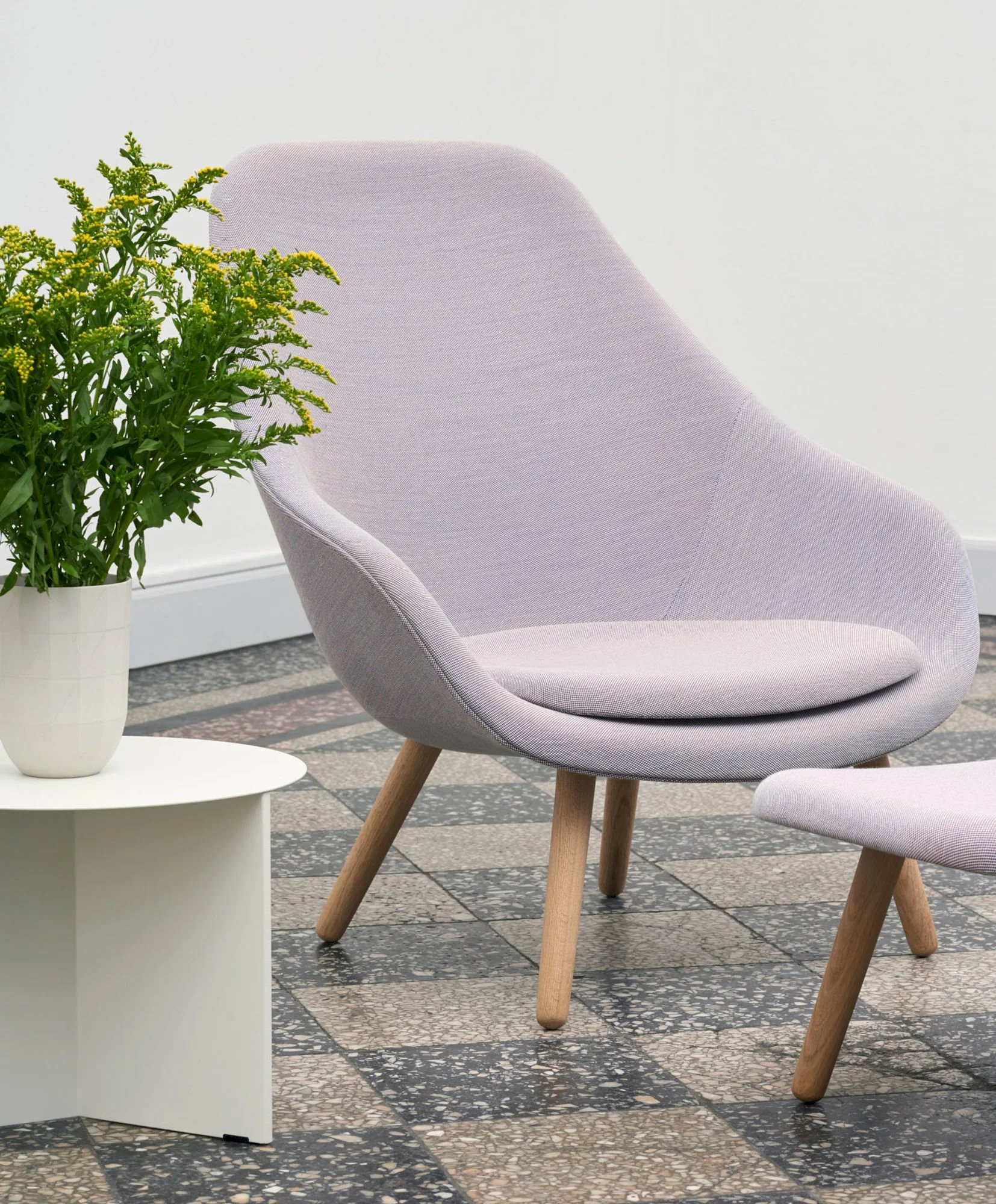 About A Lounge AAL92 - Full Uphol - Image 4
