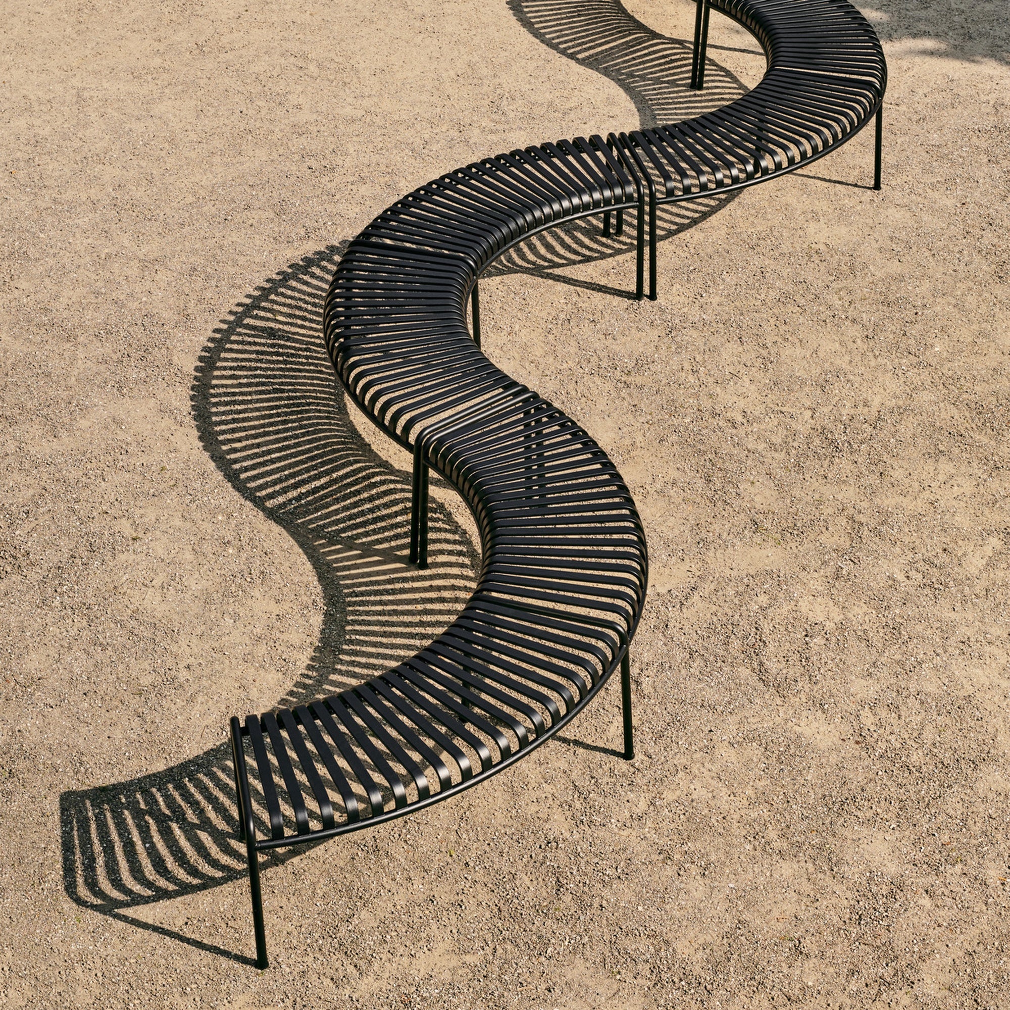 Palissade Park Bench with Middle leg - Image 3